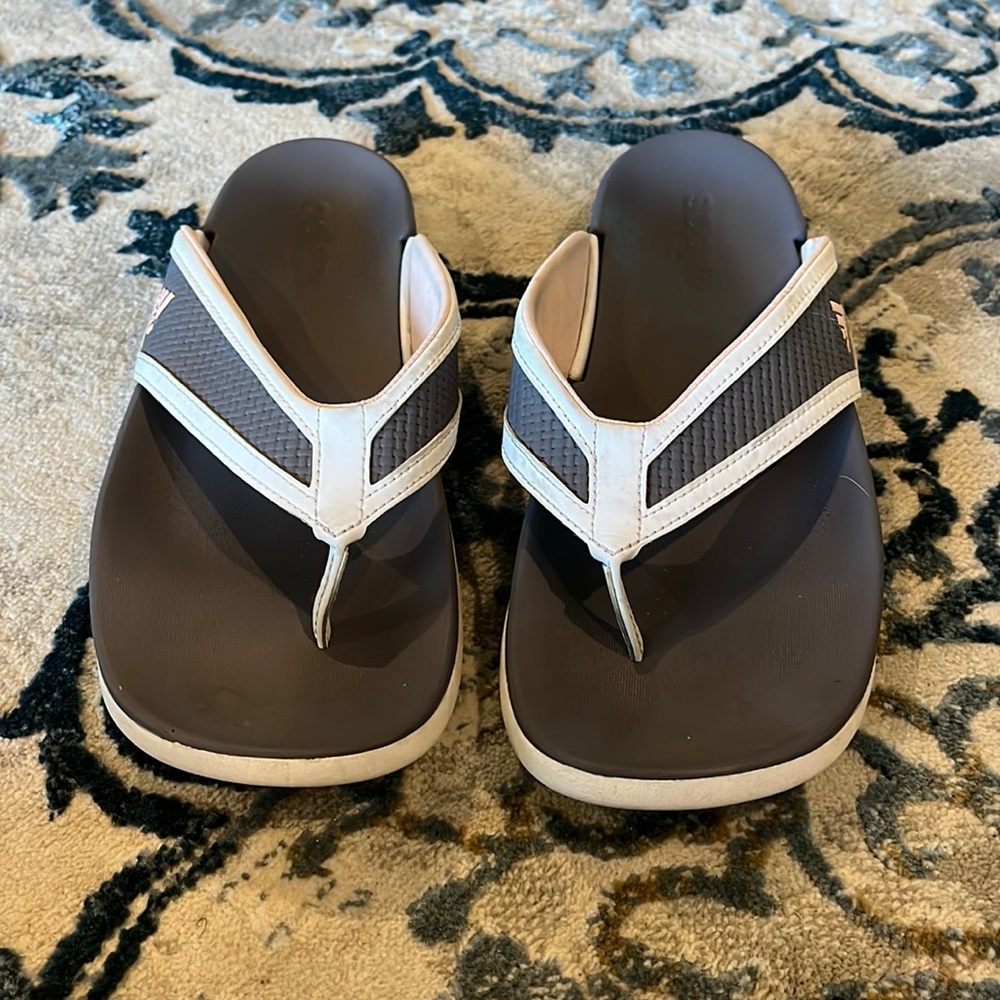 Adidas memory foam flip-flops size 9